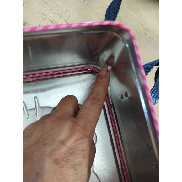 Hello Kitty By Sanrio Pink Bow All Over Print Lunch Box Tin Approx 8"x7"x 4" - Picture 12 of 14